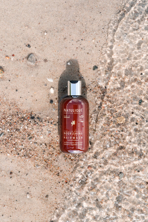 shampoing nourrissant natulique sur la plage